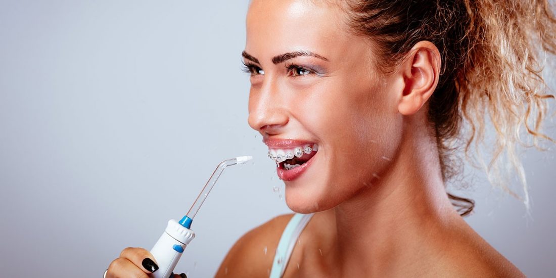 Para qué sirve un irrigador dental - Clínica Dental Ramis Tauler irrigador dental